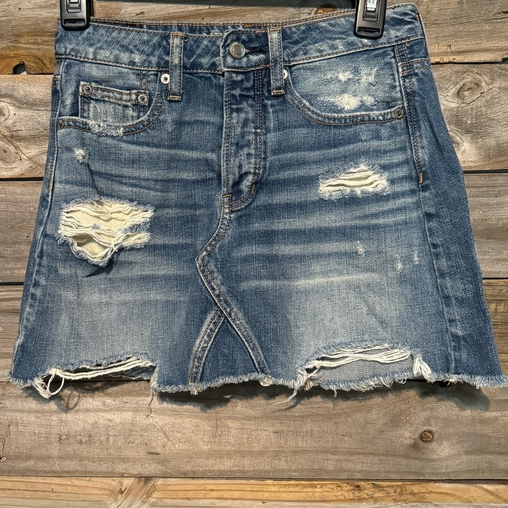 American Eagle Destroyed Button Fly Denim Mini Skirt 
Womens 0